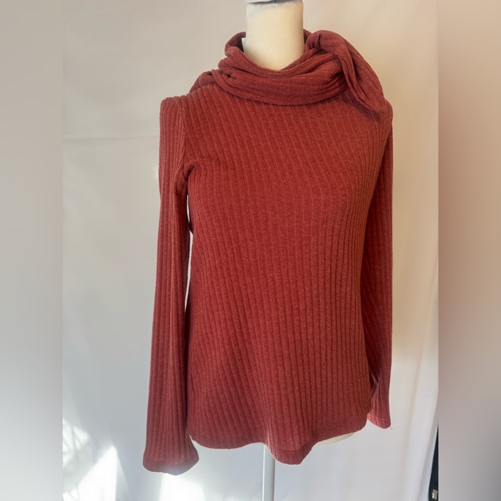Bali Corp NWT rust ling sleeve sweater w/scarf slot to wind into neckline